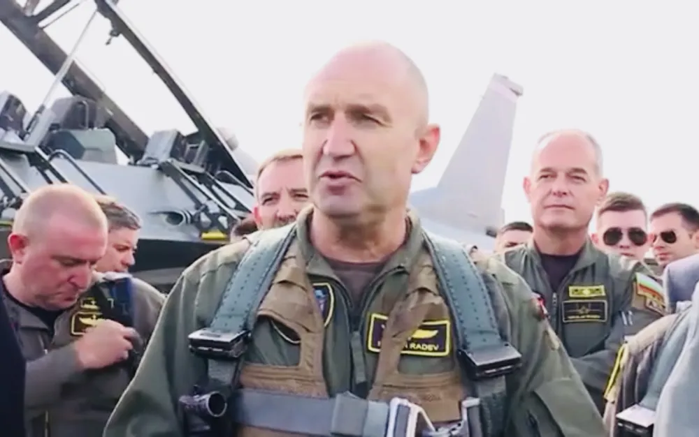 Радев изрази съболезнования за загиналите пилоти в катастрофата с учебно-боен самолет L–39 ZA