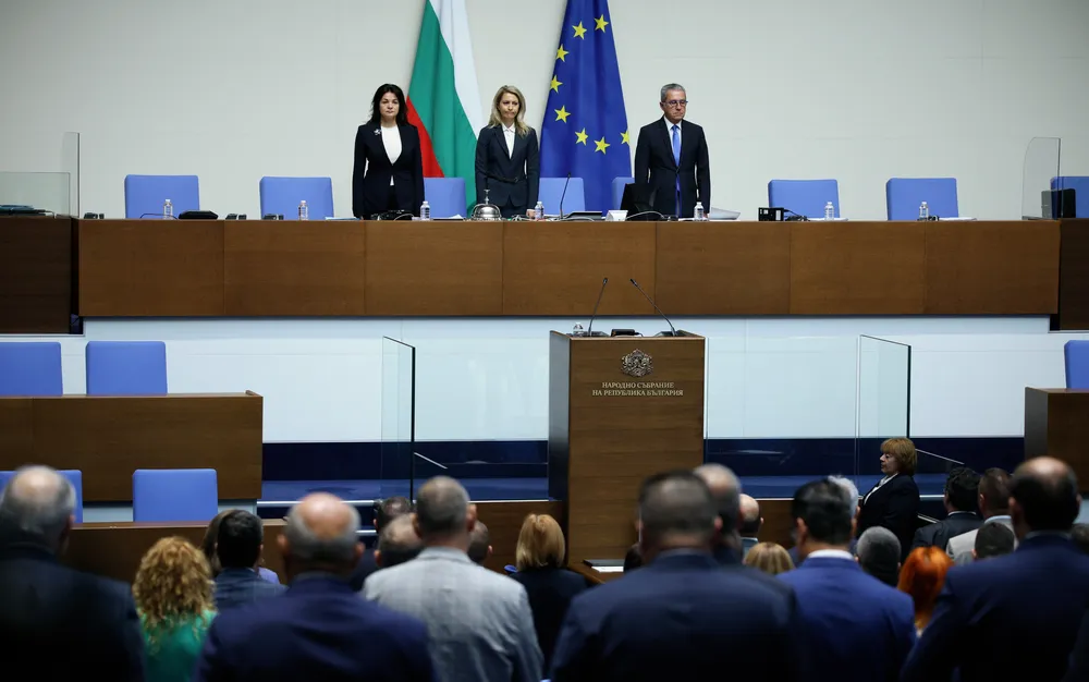 Депутатите се събират на извънредно заседание във вторник