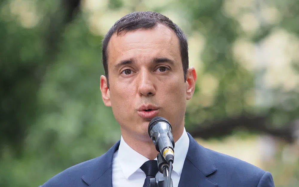 Неучебен, но присъствен: Васил Терзиев се извини за подписаната в последния момент заповед