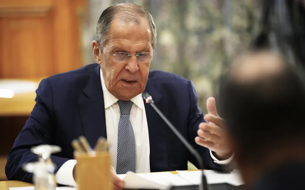 Лавров пред Международния комитет на Червения кръст: Украйна извършва нарушения