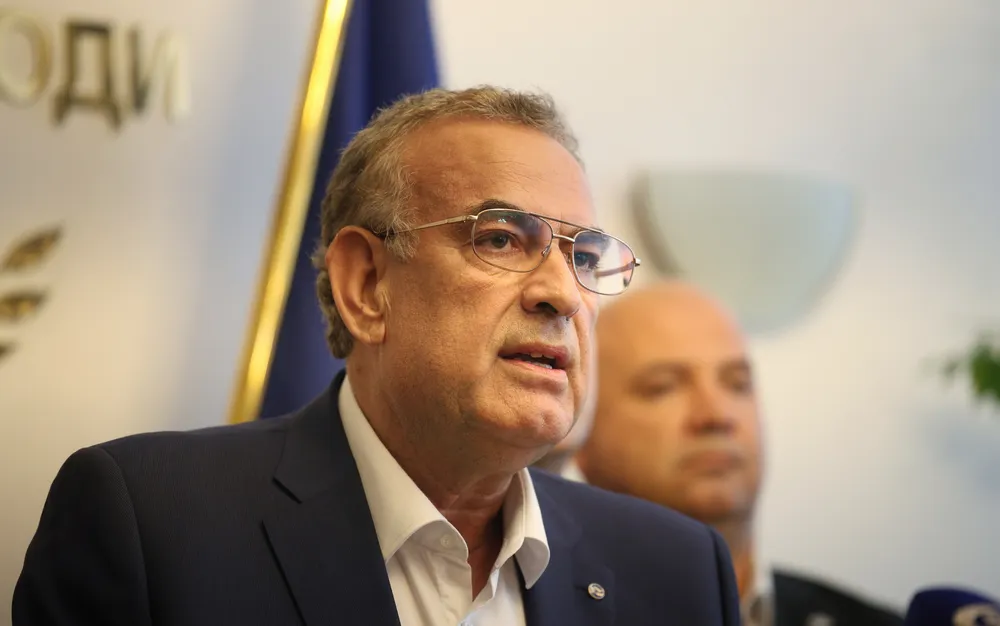 Чакъров на среща с доайени на ДПС: Никой не може да отнеме марката ДПС - СНИМКИ