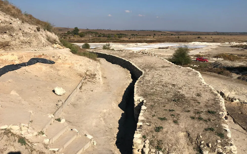 В "Провадия-Солницата" археолози откриха обредна яма и уникален зооморфен съд