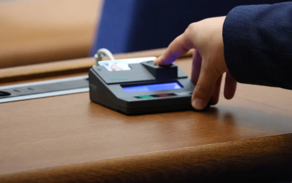 Депутатите не приеха законопроекта за референдумите - СНИМКИ