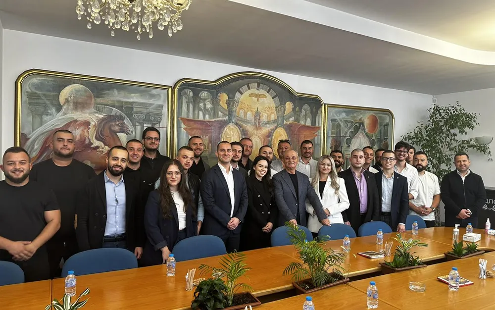 Ахмед Доган влезе в централата на ДПС - СНИМКИ