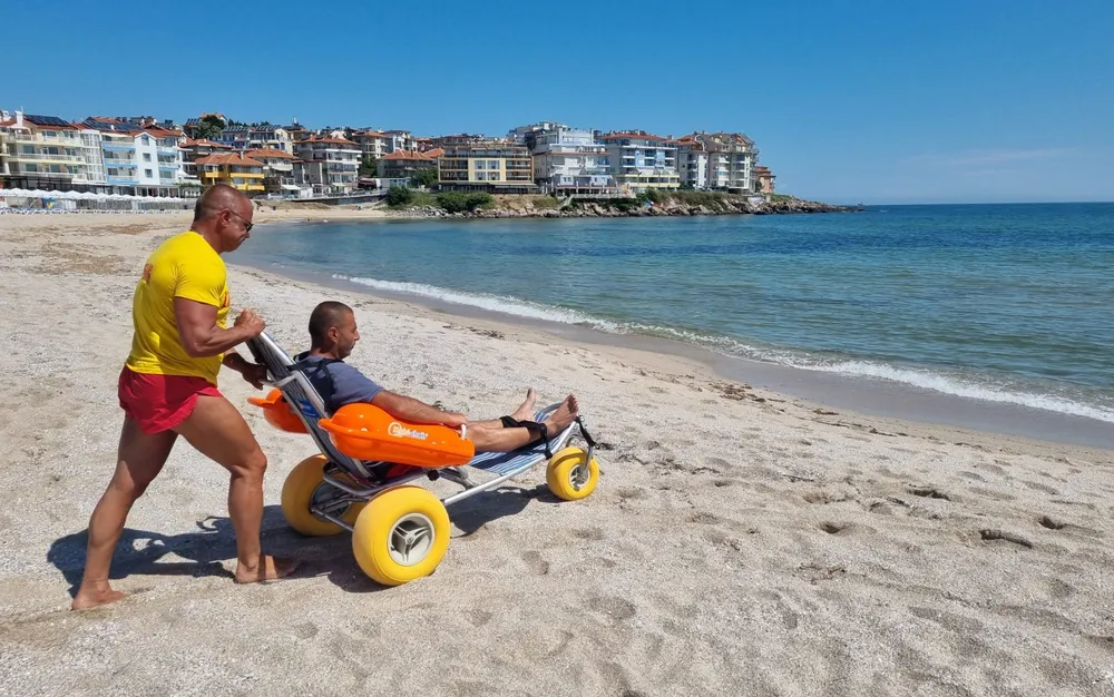 В края на сезона: Плажовете по Черно море стават достъпни за хора с увреждания