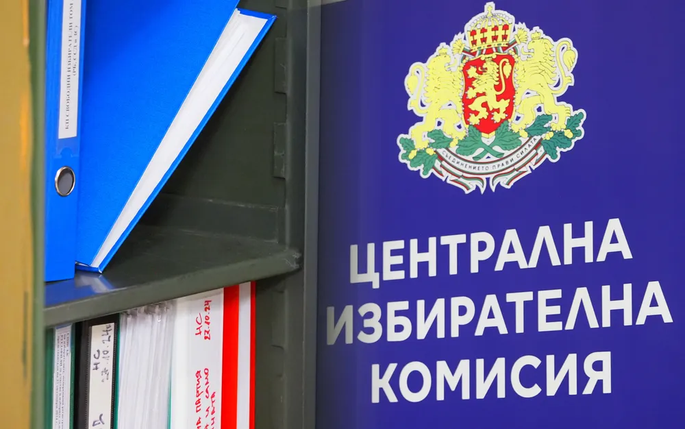 ЦИК тегли жребия за номерата на бюлетините за изборите на 27 октомври