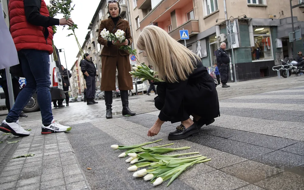 Протест преди делото за смъртта на Филип блокира за кратко движението пред Съдебната палата в София