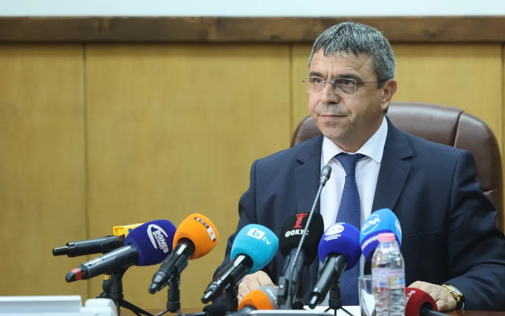 Атанас Илков: Две лица са задържани за изборни нарушения - СНИМКИ