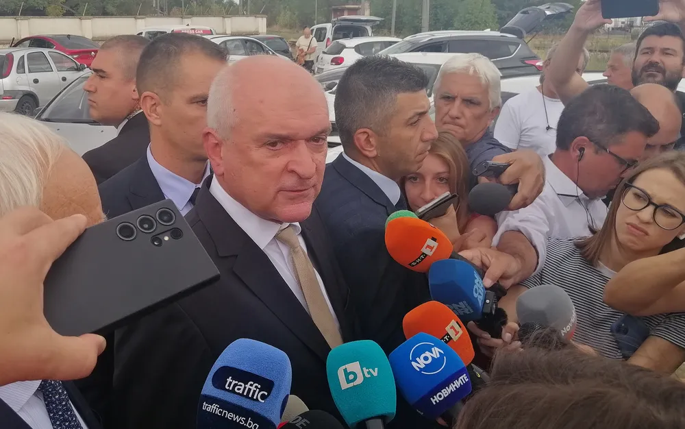 Запрянов: Чешки експерти разчитат черната кутия на падналия край Граф Игнатиево самолет