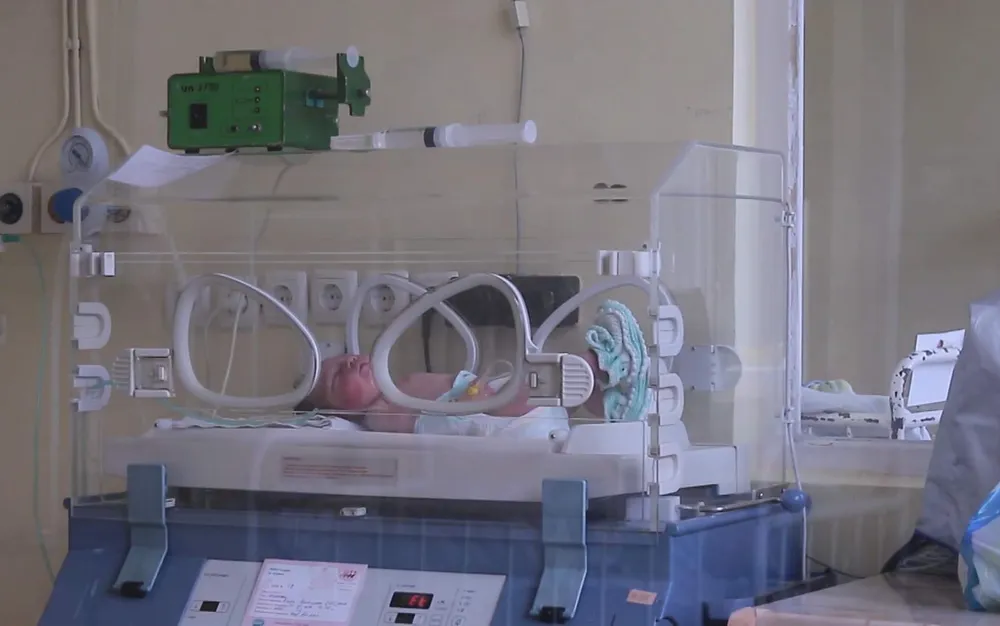 Новородено е изоставено пред къща в Айтос, бебето било още с пъпна връв