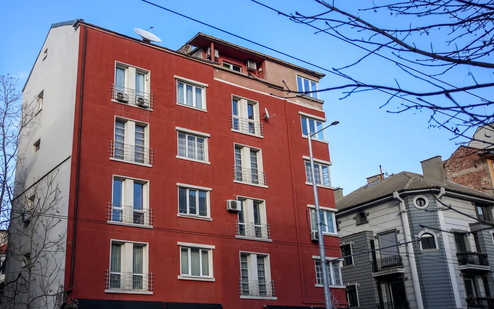 Със 199 заплати в България се купува апартамент