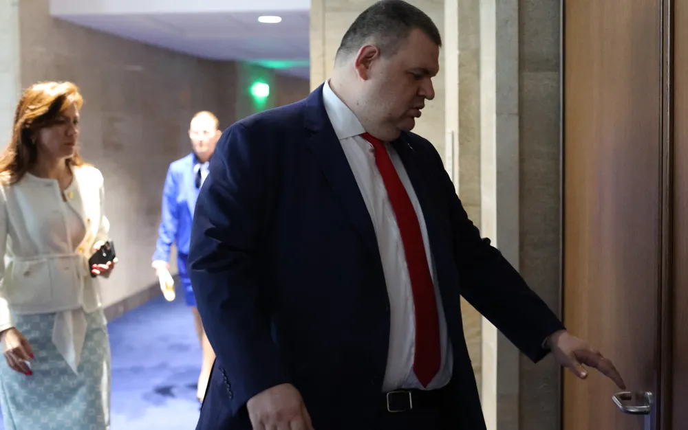 Пеевски сезира ВСС за освобождаването на прокурорския син от Перник, иска съдебна реформа