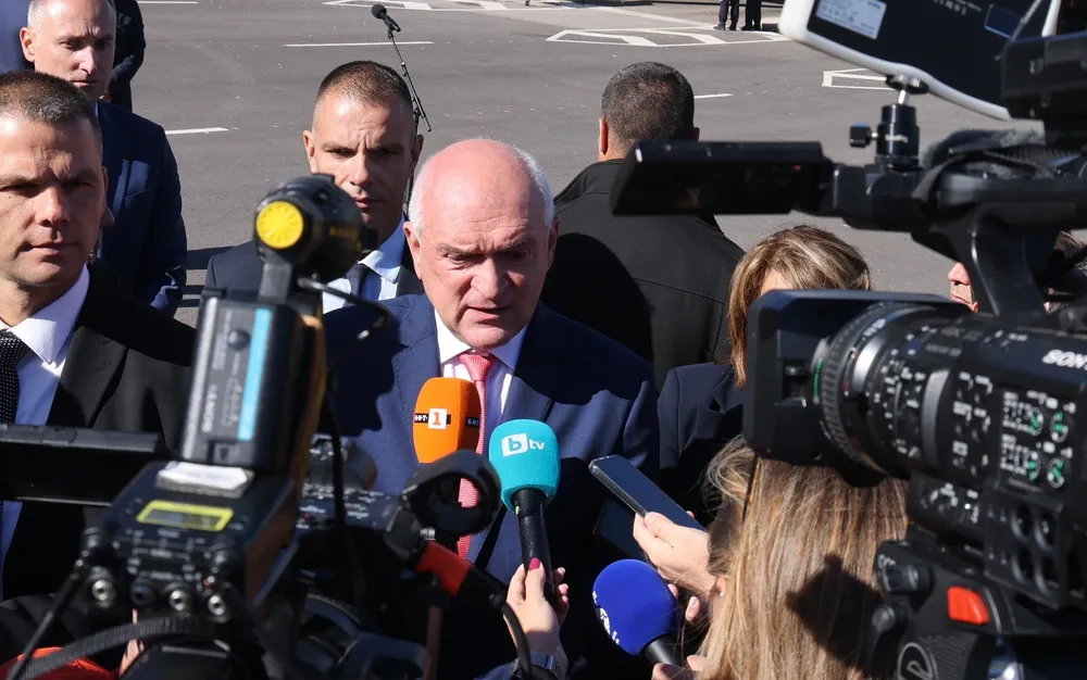 Главчев разпореди бърза проверка на ГКПП „Калотина“ за опашки