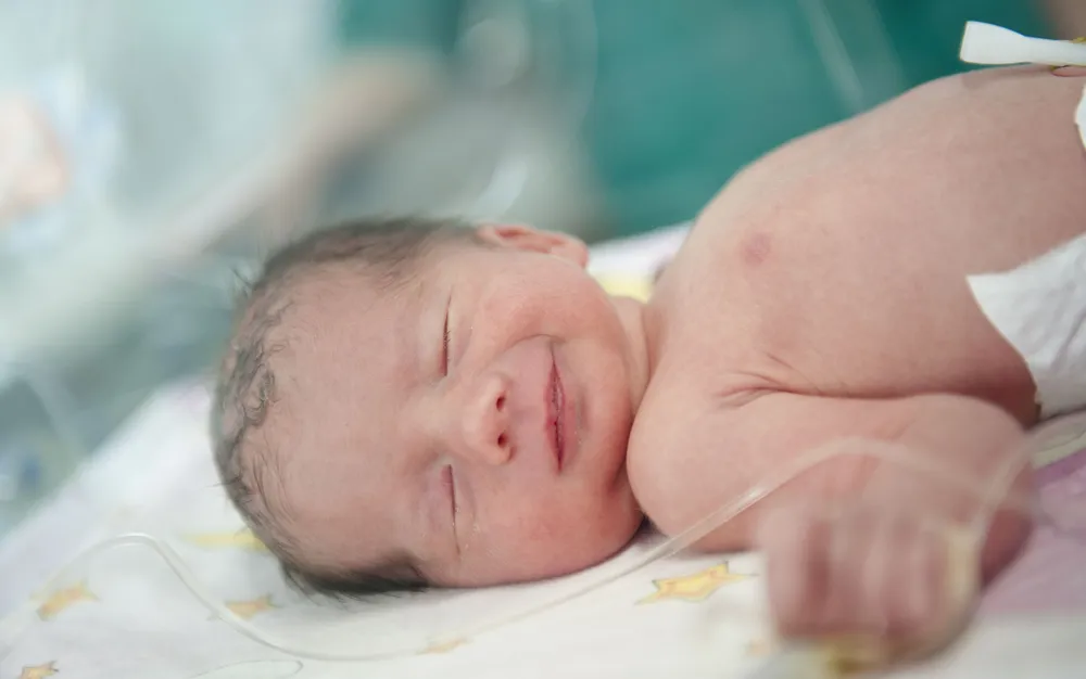 Раздават ританки, козметика и залъгалки на бебета от бедни семейства по европрограма