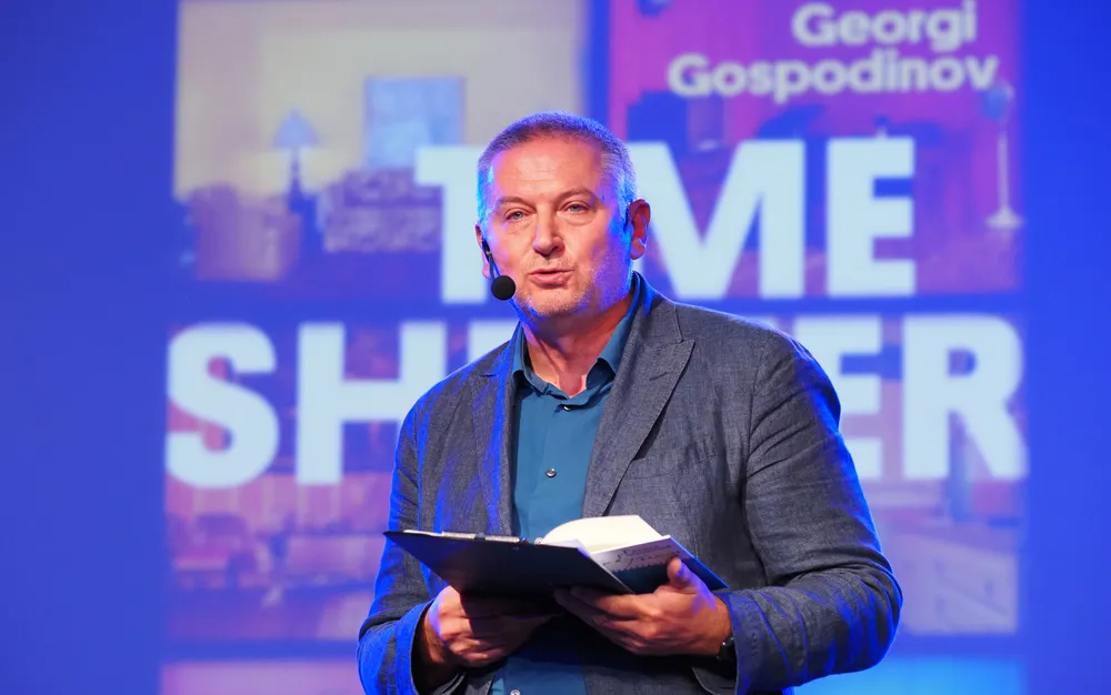 Писателят Георги Господинов получава френския орден на изкуствата