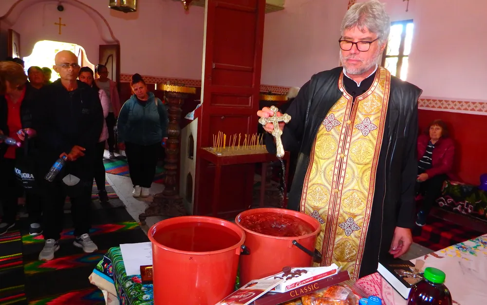 Кръст от Йерусалим осветиха на храмовия празник в Долна Студена - СНИМКИ