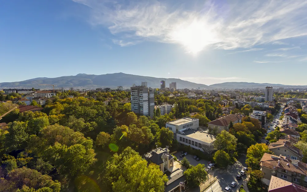 Слънчево време във вторник, 15 октомври, живакът ще показва над 20 градуса