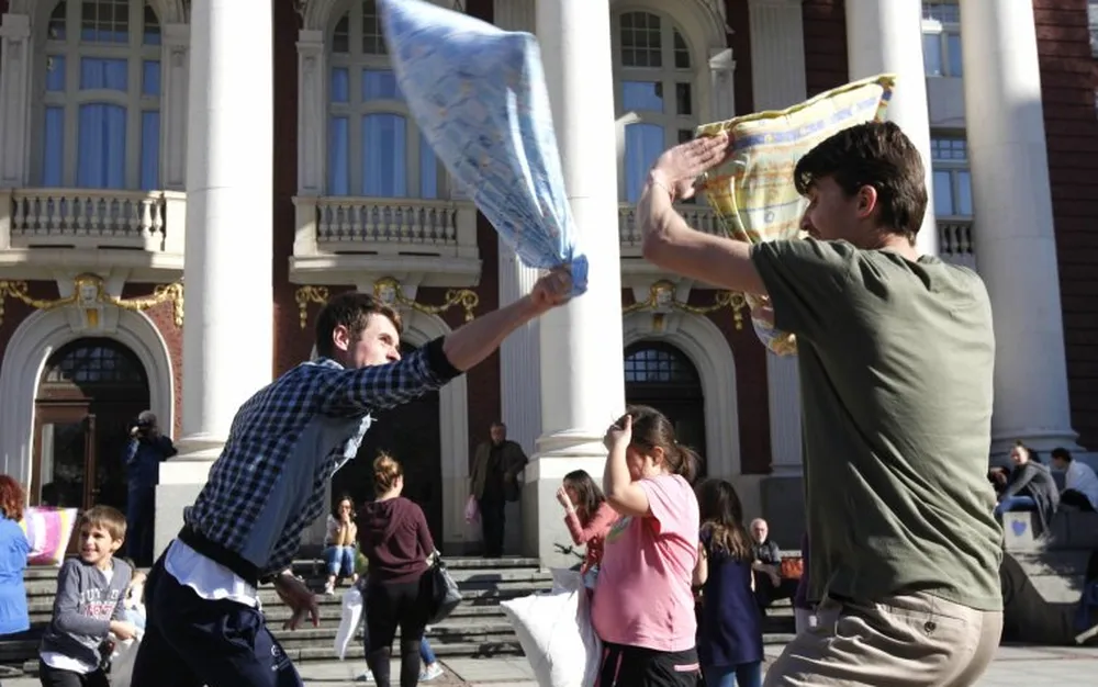 Иван Николов: Глухите децибели на тишината около Народния театър „Иван Вазов“
