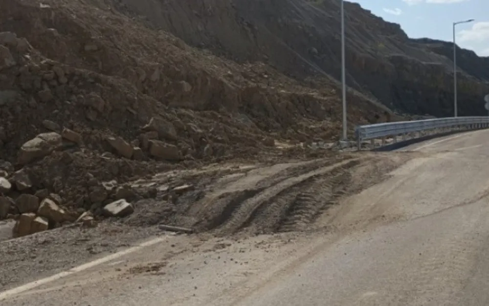 Седем нови свлачища забавят отварянето на пътя Мездра - Ботевград