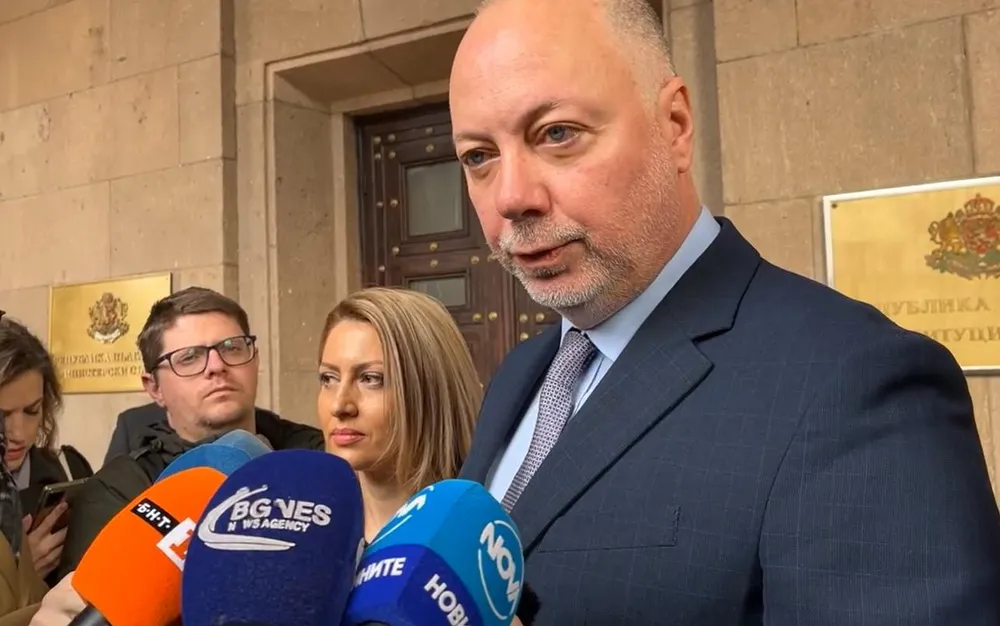 Росен Желязков: Подадохме искане за тълкуване на основния закон с три въпроса, утре ще внесем и второ