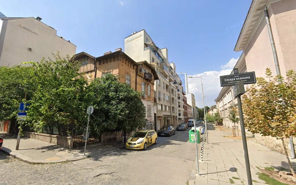 Екипът на Васил Терзиев премахна още една историческа къща в София - с най-старата смокиня