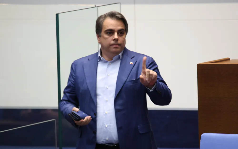 Искате управление с БСП, ИТН и ПП-ДБ, но не сте готови да изолирате Пеевски