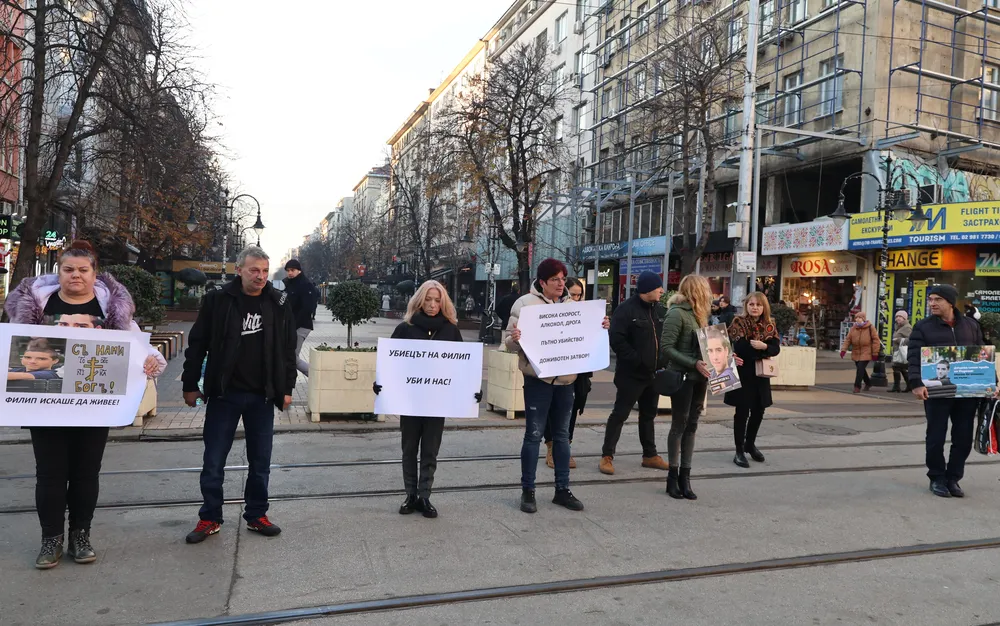 Пътните убийци УБИВАТ децата на България, държавата УБИВА семействата им