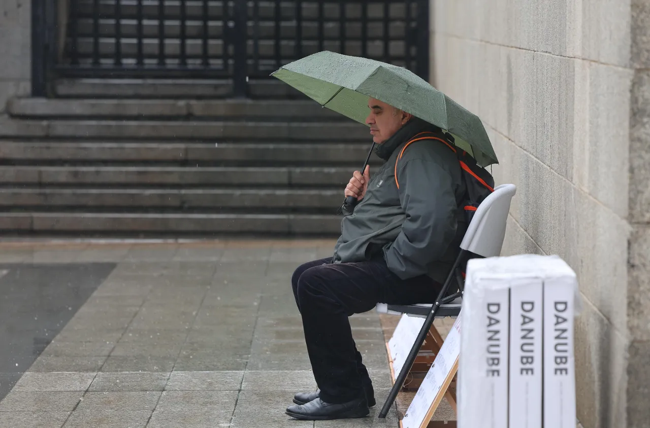 Бащата на психично болния мъж, нападнал синоптиците на Мургаш, започна гладна стачка