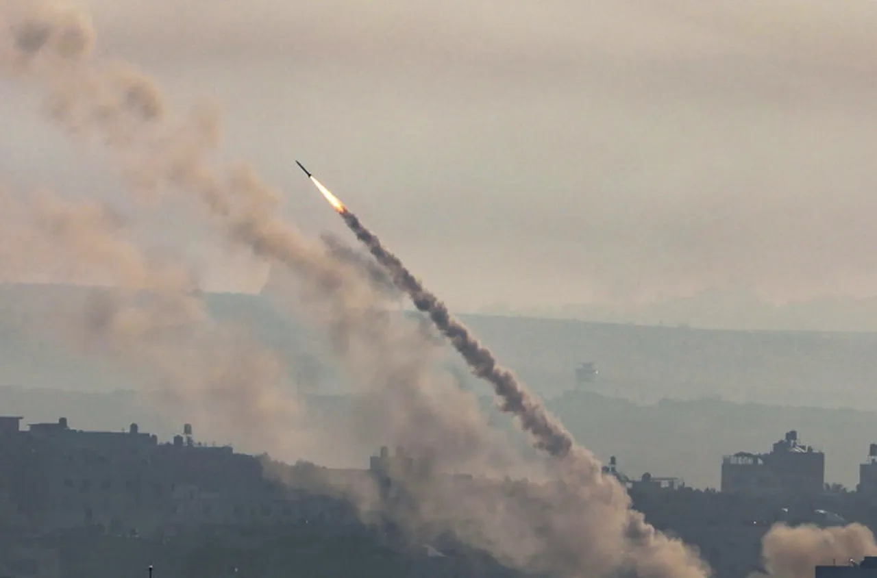 Напук на Тръмп Иран засипа с ракети Израел