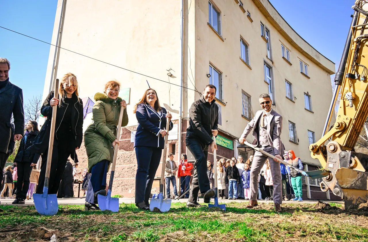 Терзиев и Алексиева положиха основите на нов корпус към 83 ОУ в Панчарево