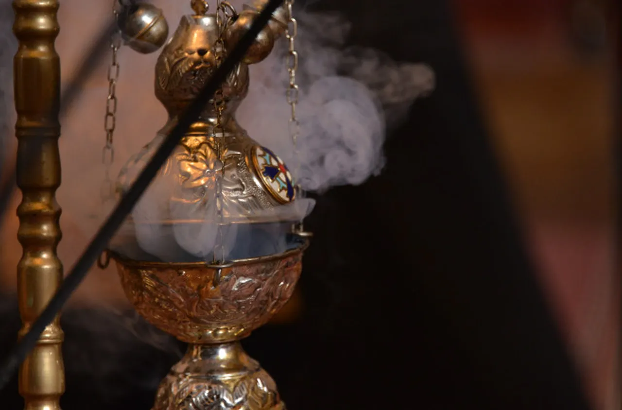 Скандал в Гърция: Двама бивши духовници осъдени за измама за 1,5 млн. евро