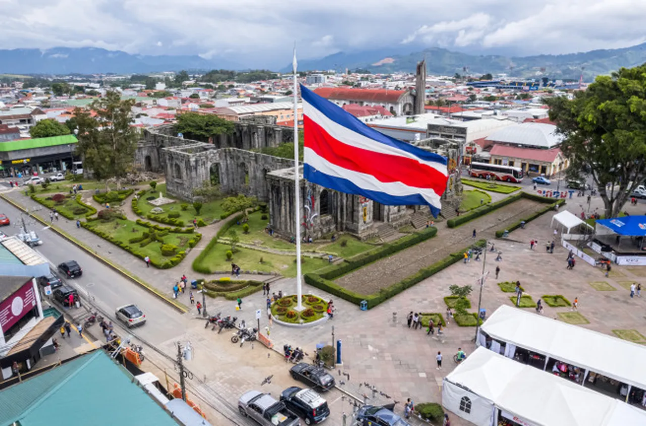 Коста Рика ще приема депортирани от САЩ мигранти