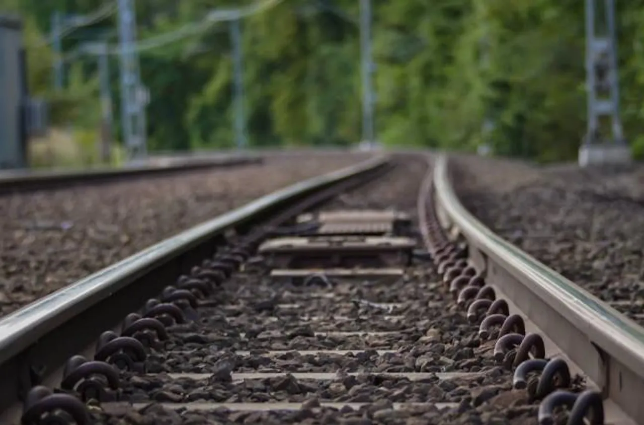 Влак удари каруца край Нова Загора, мъж е в тежко състояние