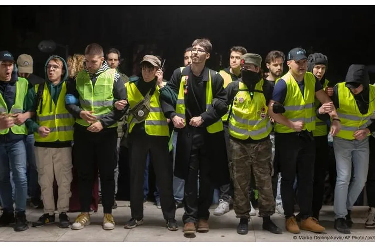 Сръбските студенти прекратиха блокадата на РТС след обещание за медийна реформа