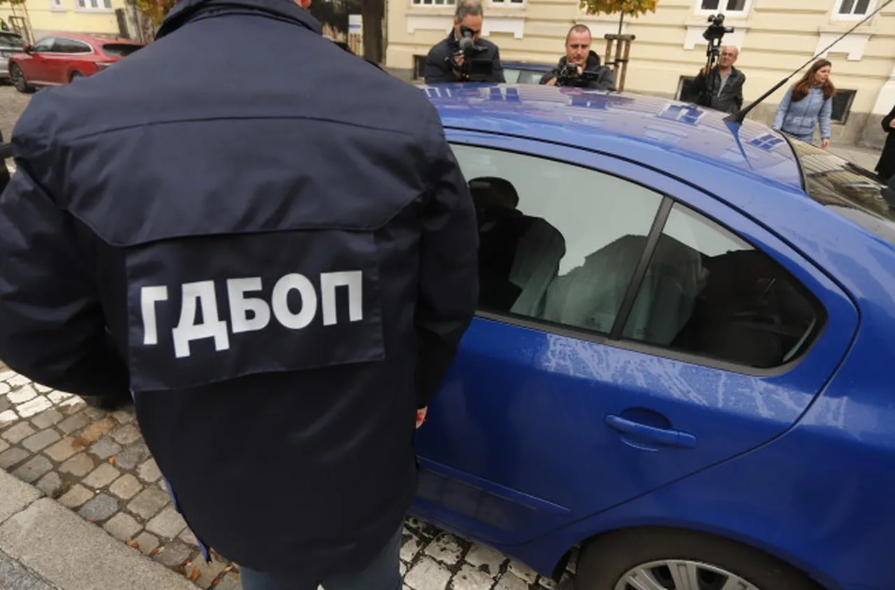 Акция на ГДБОП в София: Откриха близо килограм кокаин и до 1 млн. фалшиви евро, петима задържани