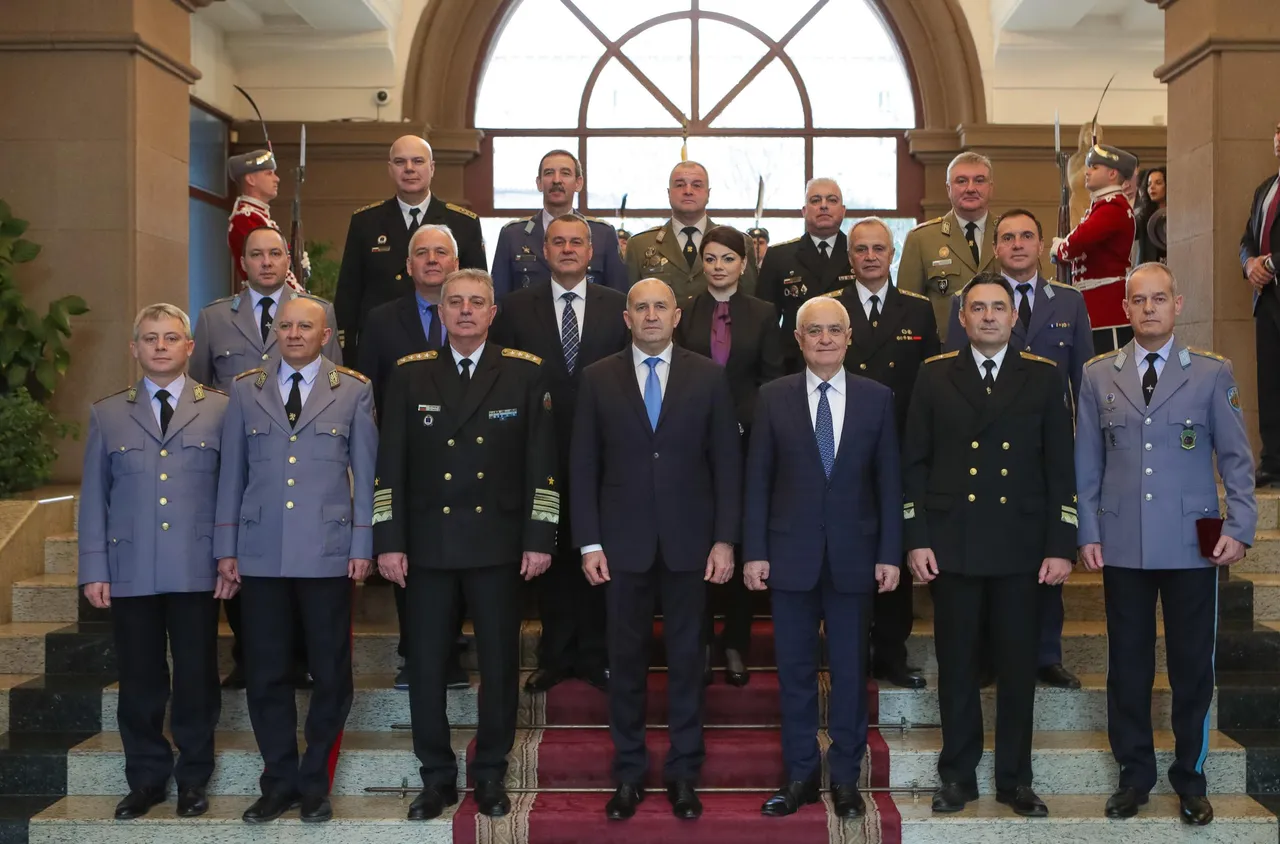 Радев награди български военнослужещи с висши офицерски звания