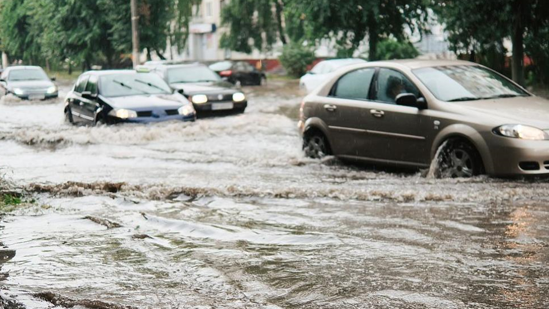 10 дни поне ще описват щетите от бурята в Нова Загора, кметът предупреди за бдителност - СНИМКИ - ВИДЕО