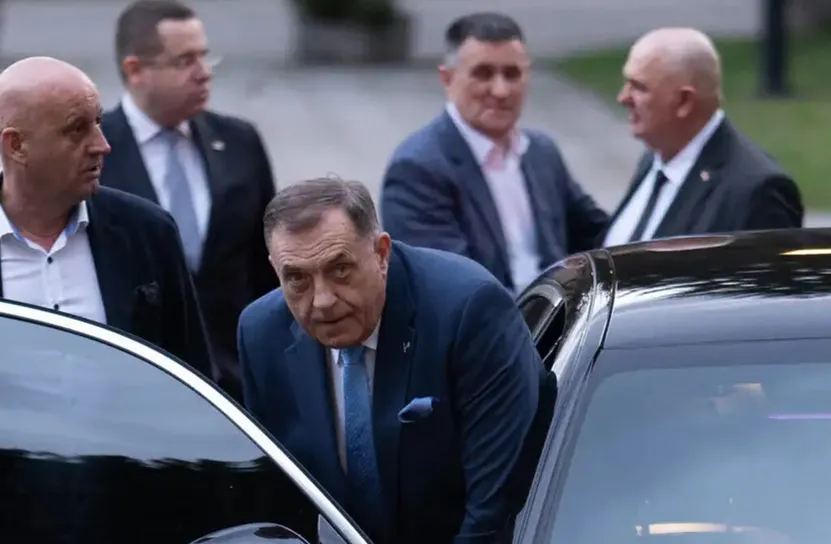 Самолетът на Милорад Додик пристигна в Белград в ранните часове на 28 март