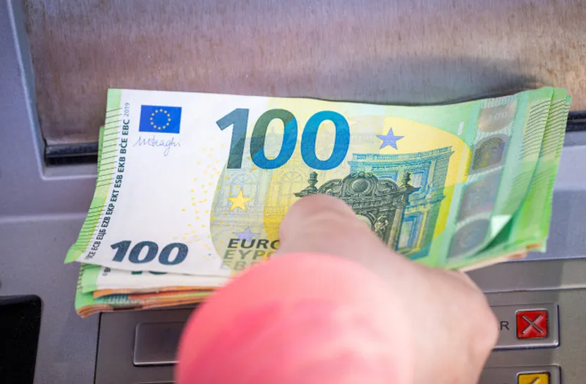 Жесток обир в Благоевград: Пребиха 66-годишен и го принудиха да изтегли пари от банкомат