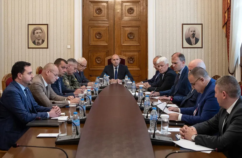 Радев: България не е в непосредствена опасност въпреки напрежението в Близкия изток
