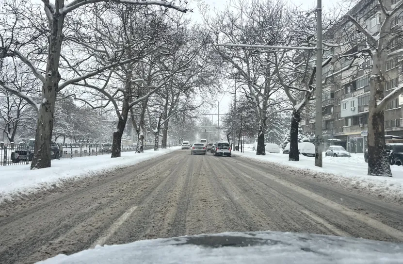 Пътищата в Русе проходими, камионите над 12 тона задължително с вериги на пътя Русе – Разград