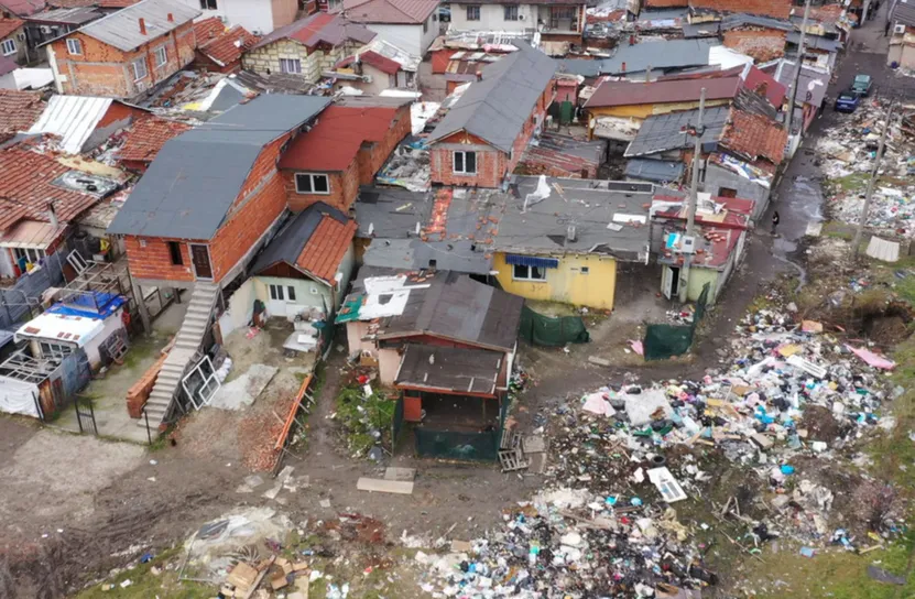 Циганите от гетото във "Филиповци" в София палят коли и заплашват със смърт недоволни от оргиите им