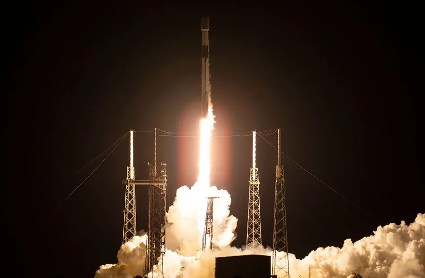 SpaceX изведе в орбита нови 23 сателита Starlink от Кейп Канаверал