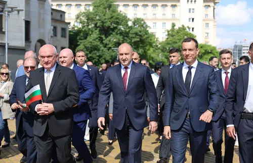 Радев: Хора, стискали само детско пистолетче, вземат решения, трябва да мислят повече