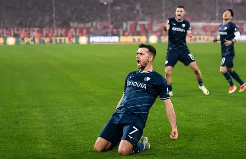 Невероятно завръщане и дузпи оставиха Бохум в Бундеслигата - СНИМКИ