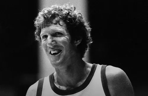 На 71-годишна възраст си отиде двукратен шампион на НБА