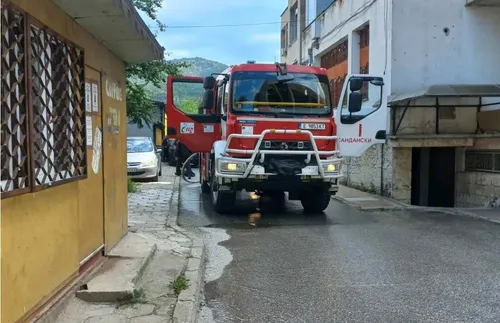Пожар в сградата на община Кресна - СНИМКИ - ВИДЕО