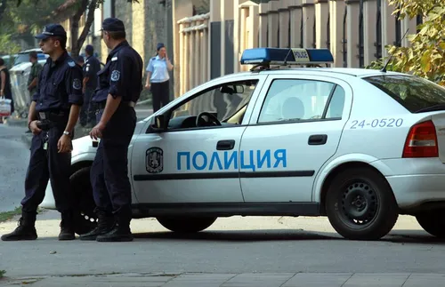 Лека кола влезе в трамвайното трасе на бул. "България" - СНИМКИ - ВИДЕО