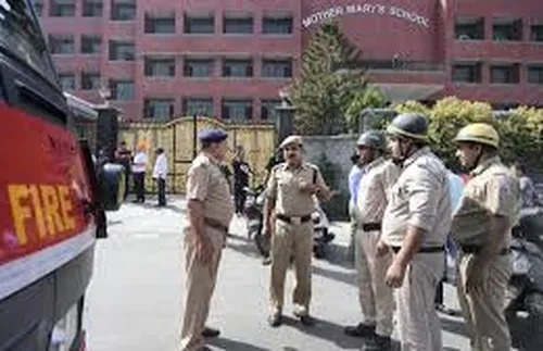 Десетки гръцки училища получиха имейли с бомбени заплахи