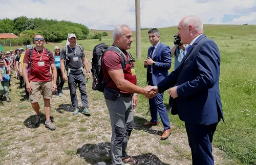 Главчев поздрави участниците в Националния поход „По стъпките на Ботевата чета“ - СНИМКИ - ВИДЕО